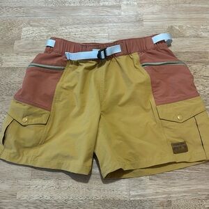 Patagonia Outdoor Everyday Shorts 4” - Small - Pufferfish Gold - Never worn